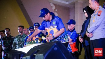May Day Massa Buruh di Medan, Joget dan Potong Tumpeng dengan Walkot