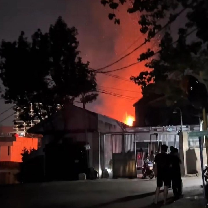 <p>Dalam video tersebut, Anisa bersyukur bahwa keluarganya berhasil menyelamatkan diri. &ldquo;Bismillah&hellip;teman-teman minta doanya. <em>Qodarullah</em>, baru dikasih musibah kebakaran rumah yang kami tempatin. Untuk kondisinya sekarang, aku, Dito, anak-anak, dan keluarga dalam keadaan sehat selamat, masih diberi kesempatan sama Allah. Alhamdulillah,&rdquo; tulis Anisa, dikutip dari laman Instagram <em>@anisarahma_12,</em> Jumat (1/5/2026).&nbsp;(Foto: Instagram @anisarahma_12)</p>