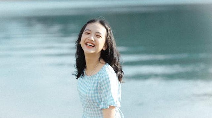 7 Zodiak yang Punya Kebiasaan Bicara Cepat