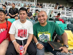 Cerita Bonek Tunanetra Rasakan Atmosfer Persebaya di GBT