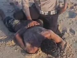 Viral Pencuri Ceburkan Diri ke Laut Saat Dikejar Polisi di Kupang