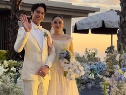 Bertabur Bunga, El Rumi dan Syifa Hadju Gelar Resepsi Pernikahan di Bali