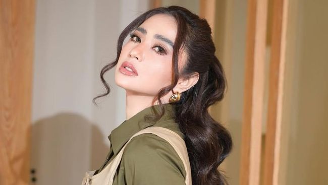 Dewi Perssik Geram Dikabarkan Meninggal Dunia di Live TikTok