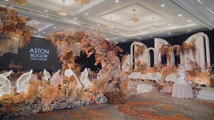 ASTON Bogor Hotel & Resort menghadirkan beragam pilihan venue pernikahan yang dapat disesuaikan dengan konsep mulai dari intimate hingga perayaan berskala besar