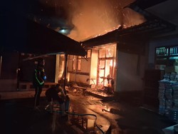 Mes Guru di SDN 2 Tinga-Tinga Buleleng Ludes Dilalap Api