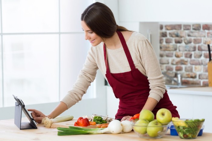 Libra punya insting kuat dalam menciptakan rasa yang seimbang dan menarik. Mereka juga suka mencoba teknik memasak baru agar hasil masakannya makin sempurna./ Foto: freepik.com/nensuria
