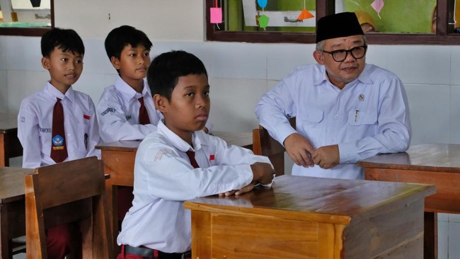 Mendikdasmen Abdul Mu'ti menekankan pentingnya 3M: Mindset, Mental, dan Misi untuk peningkatan mutu pendidikan berkelanjutan dalam pidato Hardiknas.