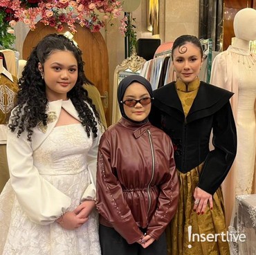 Unjuk Gigi di Panggung Fashion Show, Nabila Misha Gandeng Wulan Guritno-Dewi Perssik