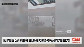 VIDEO: Puting Beliung dan Hujan Es Hantam Bekasi, Atap Rumah Rusak