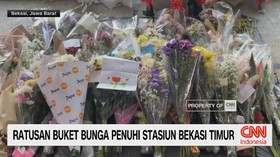 VIDEO: Karangan Bunga Penuhi Stasiun Bekasi Timur, Duka Mendalam