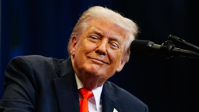 Trump Sebut Pembicaraan dengan Iran Positif, AS Akan Kawal Kapal di Selat Hormuz