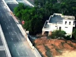 Bikin Heboh! Rumah Ini Putus Jalan Tol Gegara Ganti Rugi Kemurahan