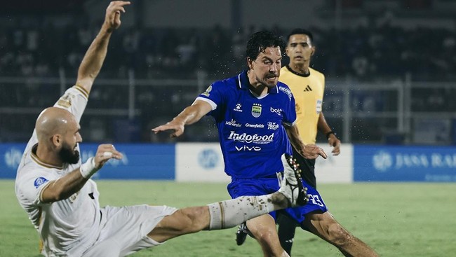 Klasemen Super League mengalami perubahan usai Persib Bandung dan Persija Jakarta sama-sama meraih kemenangan pada Senin (4/5).