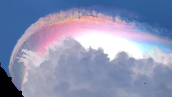 Viral Penampakan Awan Pelangi yang Muncul di Langit Jonggol