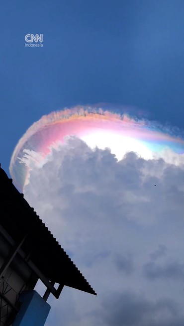 Viral Penampakan Awan Pelangi yang Muncul di Langit Jonggol