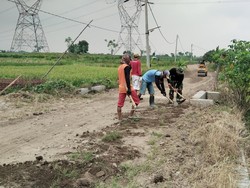 TMMD Kodim Gresik Benahi Infrastruktur Jalan-Irigrasi di Slempit Kedamean