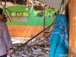 Lapuk, Atap SDN Ciganas Sukabumi Ambruk