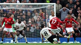 Hasil Liga Inggris: Gol Kontroversi Hingga Blunder, MU Hajar Liverpool