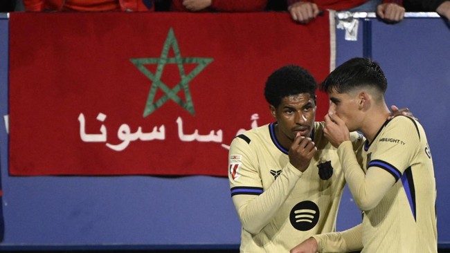 Barcelona kian dekat dengan podium juara La Liga setelah menang atas Osasuna dalam laga pekan ke-34 di Stadion El Sadar, Minggu (3/5) dini hari.