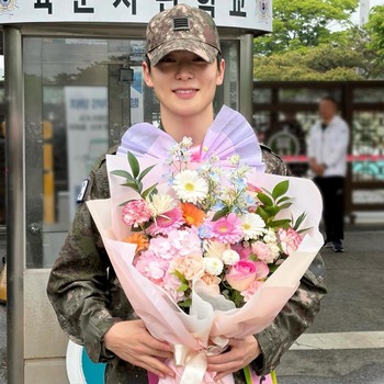 Jaehyun NCT Resmi Menyelesaikan Wamil Hari Ini, Simak Potretnya!