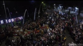 Kirab Mahkota Binokasih di Sumedang Berlangsung Meriah