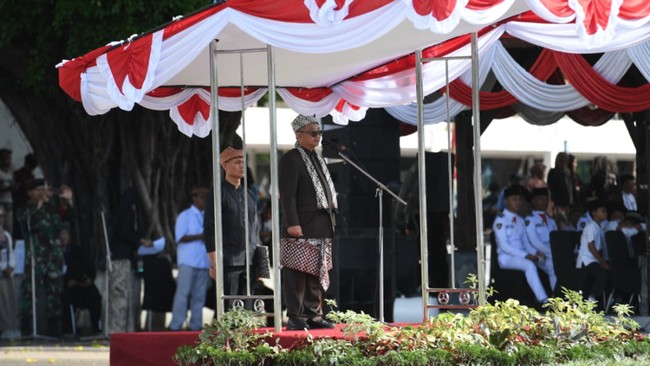 Hardiknas tahun ini mengusung tema "Menguatkan Partisipasi Semesta Mewujudkan Pendidikan Bermutu untuk Semua".