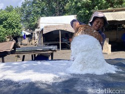 Senja Kala Petani Garam Kusamba