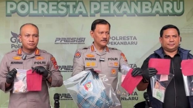Para pelaku pembunuhan dan pencurian terhadap seorang lansia di Rumbai, Kota Pekanbaru, Riau, sempat merencanakan membunuh satu keluarga.