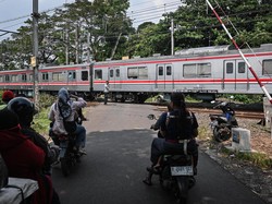 Terobos Perlintasan Sebidang Saat Kereta Mau Lewat Bisa Dipenjara-Kena Denda