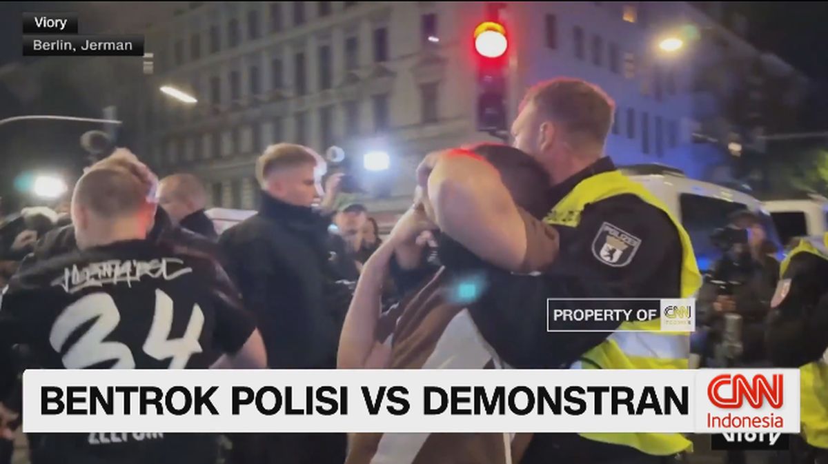 VIDEO: Bentrok Polisi vs Demonstran di Berlin