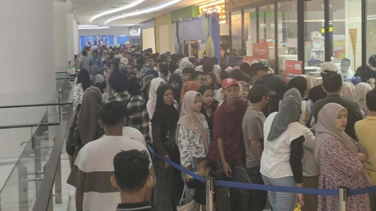 Warga Cikarang 'Serbu' Belanja di IHLS Pollux Mall Cikarang