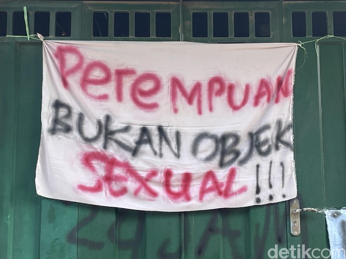 Ponpes lokasi puluhan santriwati diperkosa didemo warga, Sabtu (2/5/2026).