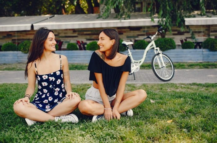 Aries, Taurus, dan Gemini menghadapi minggu yang penuh peluang sekaligus refleksi diri. Komunikasi dan konsistensi jadi kunci penting dalam hubungan, karier, dan keuangan./ Foto: freepik.com/prostooleh
