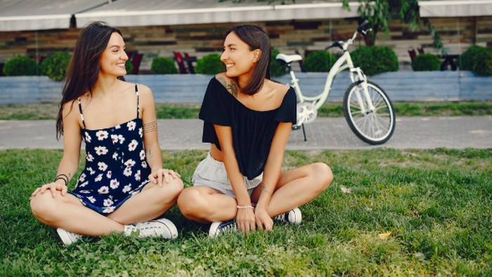 Aries, Taurus, dan Gemini menghadapi minggu yang penuh peluang sekaligus refleksi diri. Komunikasi dan konsistensi jadi kunci penting dalam hubungan, karier, dan keuangan./ Foto: freepik.com/prostooleh