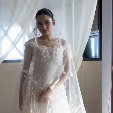 Ethereal! Detail Gaun 3D Syifa Hadju di Resepsi Bali Curi Perhatian
