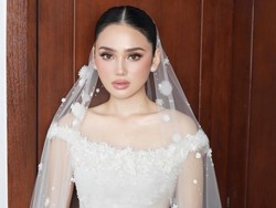 7 Potret Detail Makeup Syifa Hadju saat Resepsi Kedua di Bali dengan Skin Glaze Look