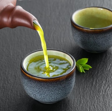 3 Minuman yang Bantu Turunkan Berat Badan Setelah Makan Malam