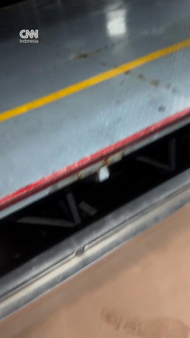 Viral Pelaku Intip dari Bawah Peron Stasiun Kebayoran