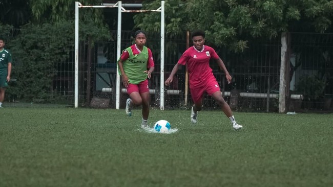 PSSI secara resmi melepas keberangkatan skuad Timnas Putri Indonesia U-17 menuju Clairefontaine, Prancis, pada Minggu (3/5).
