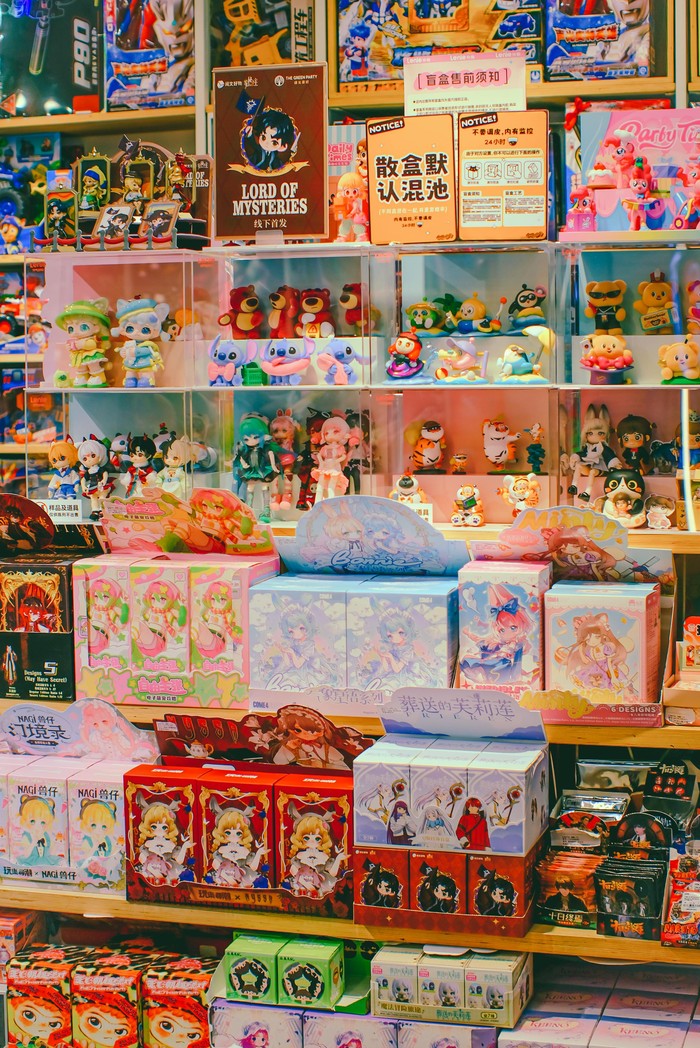 Biasanya, ada beberapa koleksi terbatas yang hanya dihadirkan di festival anime tertentu dan dijual terbatas hanya saat acara berlangsung. Bagi para kolektor, momen ini tentu harus dimanfaatkan dengan sebaik mungkin.