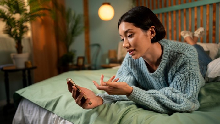 4 Ciri Kepribadian Orang yang Nggak Update Pasangan di Medsos