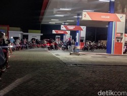 BBM Langka di Lombok Timur, Antrean Mengular Berjam-jam