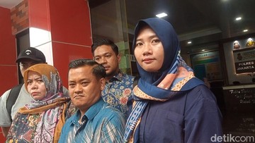 Update Informasi Selebriti InsertLive : Herawati Buka Pintu Damai Asalkan Erin Akui Kesalahan
