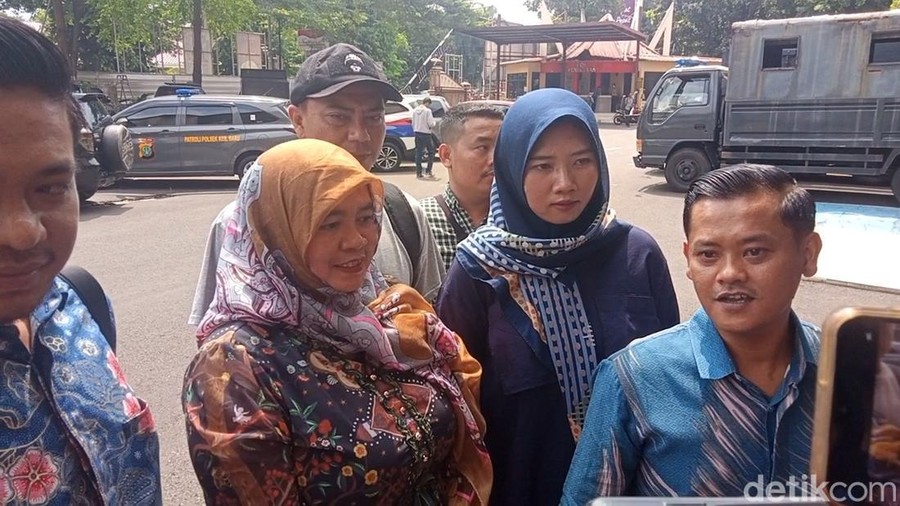 ART mantan istri Andre Taulany datangi Polres Jakarta Selatan&period;