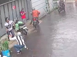 Video Penangkapan 2 Begal Kurir Paket di Bandung yang Lagi Neduh