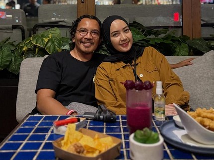 Intip Potret Romantis Cella 'Kotak' Wujudkan Mimpi Istri Dokter Buka Klinik Gigi