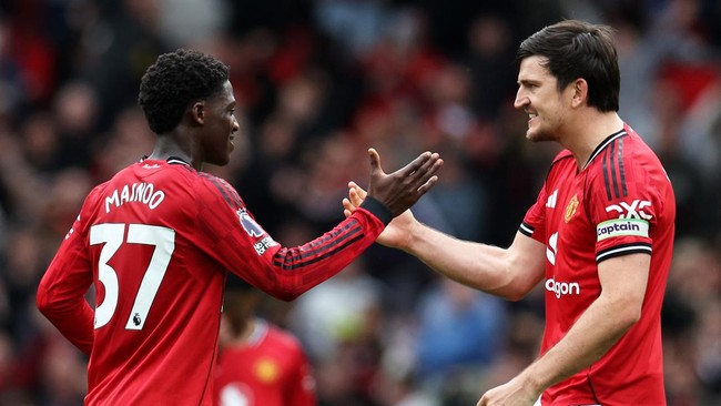 Manchester United mantap di peringkat ketiga klasemen Liga Inggris setelah menang 3-2 atas Liverpool, Minggu (3/5). Berikut klasemen Liga Inggris 2025/2026.