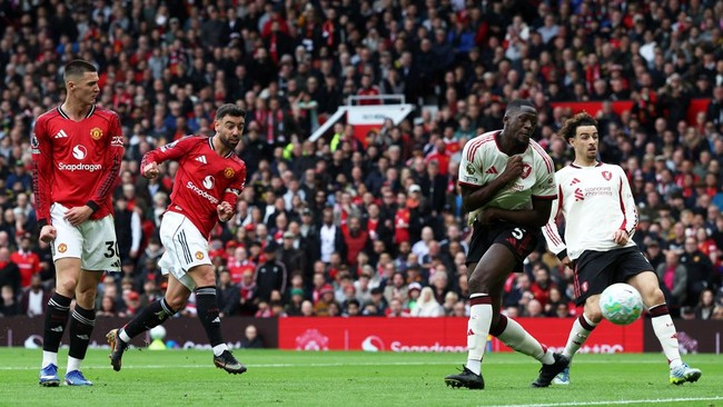 Kapten Manchester United, Bruno Fernandes, diklaim layak mendakatkan kartu merah saat melawan Liverpool dalam matchday ke-35 Liga Inggris, Minggu (3/5).