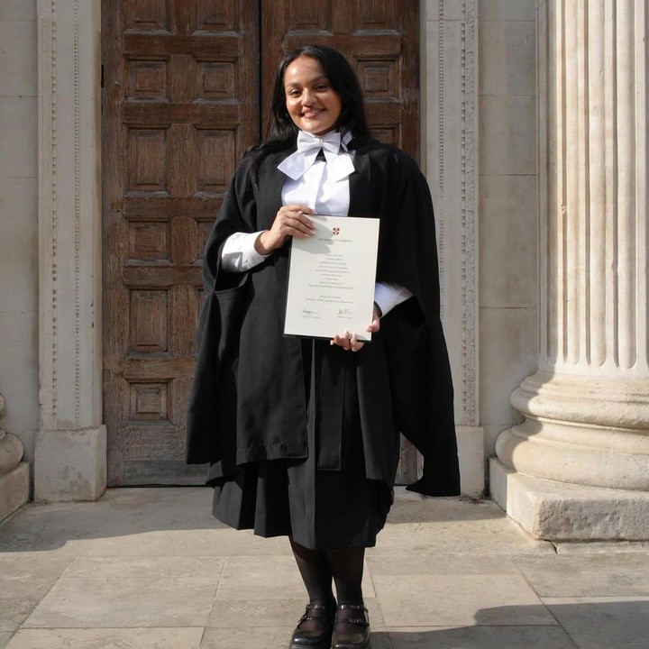 <p>Pada 2 Mei 2026, Farah resmi dinyatakan lulus S2. Farah diketahui menyandang gelar Master of Business Administration (MBA) atau S2 di bidang Administrasi Bisnis dan Manajemen dari Universitas Cambridge. Perlu diketahui, pada tahun 2024 lalu, Ferdy pertama kali mengumumkan bahwa putrinya Farah telah resmi menjadi mahasiswa universitas bergengsi di Inggris tersebut.</p>