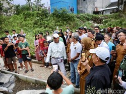Mampir ke SMAN 11 Tasik, KDM Perintahkan Bebaskan Lahan untuk Jalan